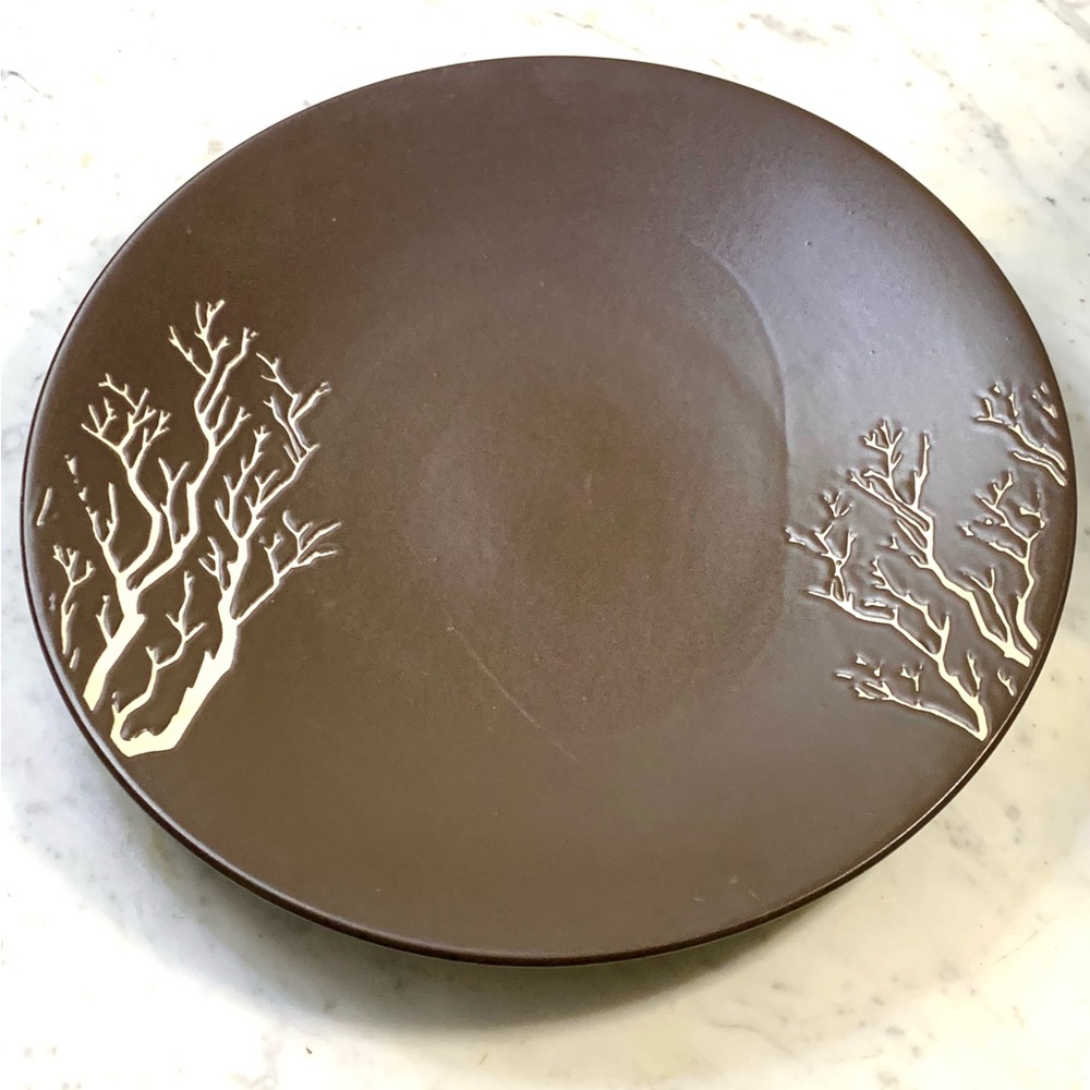 Z GALLERIE CORAL BRANCH DINNER PLATE BROWN CERAMIC WITH CREAM 11 INCH NEW ROUND